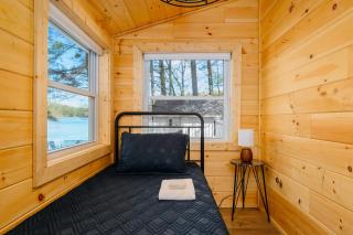 Arbutus Lakeview-Ice Fishing-Pet Friendly-Near TC! - 1