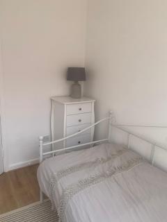 Girlie Room in West London Flat - Moffat - 0