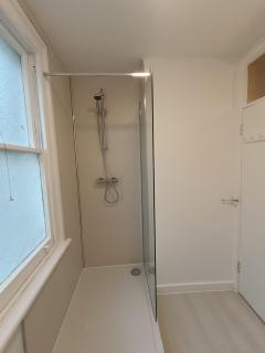 Girlie Room in West London Flat - Moffat - 9