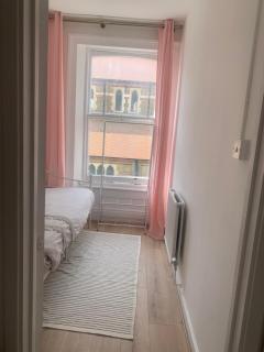 Girlie Room in West London Flat - Moffat - 6
