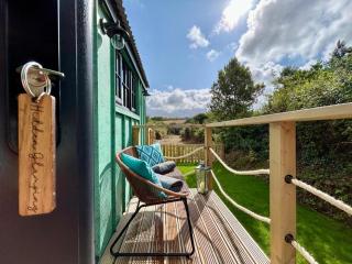 Luxury Shepherds Hut With Wood Fired Hot Tub - 2