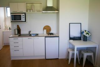 Wainui Beach studio - 2 minutes walk to beach - 9