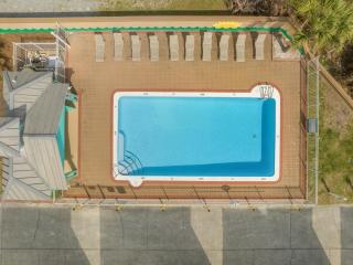 Across Street from Beach - Close to Pier Park - Sleeps 6! - Panama City Beach - 3