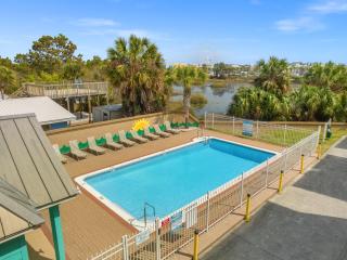 Across Street from Beach - Close to Pier Park - Sleeps 6! - 2