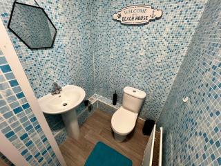 Elegant 3BR Central Flat with Views, WiFi & Near Train! - - 5