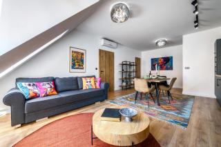 Stylish Flat with Parking in Budapests Vibrant Area - 2