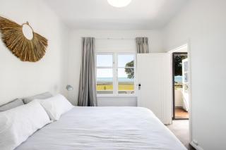 Iconic Art Deco Napier Landmark on Marine Parade - 4