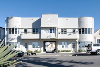Iconic Art Deco Napier Landmark on Marine Parade - Napier - 3