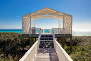 A Seaside Beauty! Book Now - Lot of Outdoor Living Space - 7