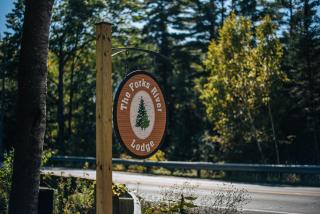 Forks Riverfront Lodge - Traverse City Sleeps 18 - Traverse City - 3