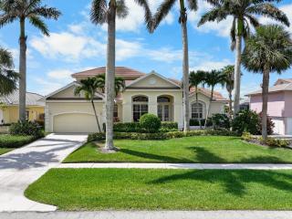 Beachy waterfront home with heated pool and S exposure - 0