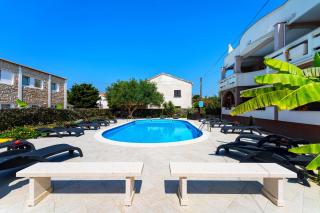 Dorothealy Apartments with Garden and Pool - 9