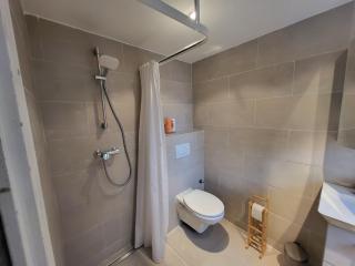 Schlafzimmer, Wohnzimmer mit Bad - Veltheim - 7
