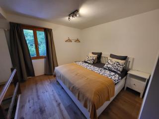 Schlafzimmer, Wohnzimmer mit Bad - Veltheim - 4