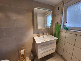 Schlafzimmer, Wohnzimmer mit Bad - Veltheim - 3