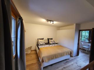 Schlafzimmer, Wohnzimmer mit Bad - Veltheim - 1