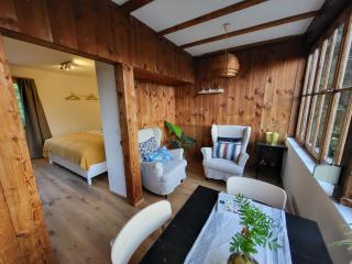 Schlafzimmer, Wohnzimmer mit Bad - Veltheim - 0