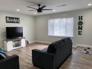 Rustic Retreat 3 bd/2 bth - Large Family Game Area - 9