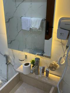 Malek Hotel - Sheikh Zayed - 1