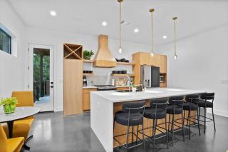 Modern Creekside Townhome Walk To S Lamar A - Austin - 1