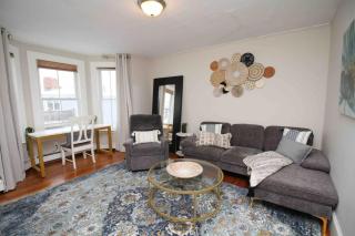 Charming Downtown Gem. 2 minutes to Salem. Workspace Included - 0