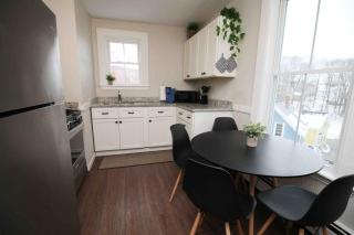 Charming Downtown Gem. 2 minutes to Salem. Workspace Included - 1