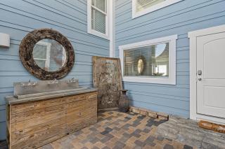 Luxury Gulf Front Property! Directly on the Beach! Sleeps 15! - 2