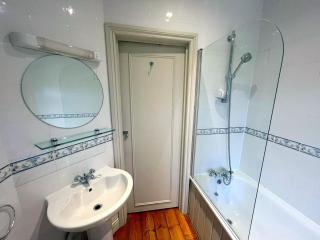 Large Studio (Ground Floor) in Sutton - 2