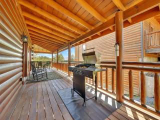 Rustic Retreat – Jacuzzi, Fireplaces & Views - Sevierville - 5