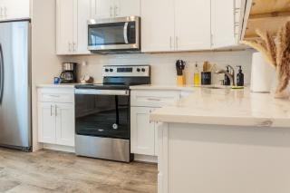 Modern 2bed2bath-wd-queenbedworkdeskwificent - 5