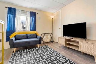 Charming and Tranquil Near Downtown and River parking Included - 5