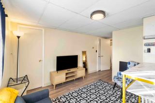 Charming and Tranquil Near Downtown and River parking Included - 4