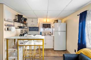 Charming and Tranquil Near Downtown and River parking Included - 3