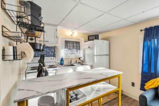 Charming and Tranquil Near Downtown and River parking Included - Dover - 1