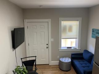 Downtown Apt King Beds Mins to Salem - Beverly - 0