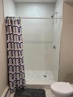 Downtown Apt King Beds Mins to Salem - Beverly - 3