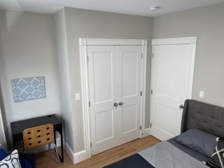 Downtown Apt King Beds Mins to Salem - 2
