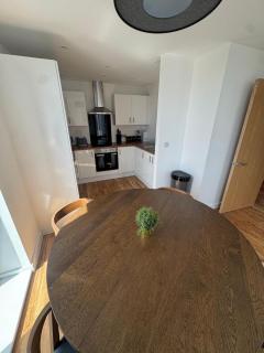 Modern 2-Bed in MediaCityUK Hub - Manchester - 4