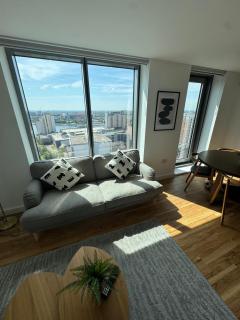 Modern 2-Bed in MediaCityUK Hub - Manchester - 0