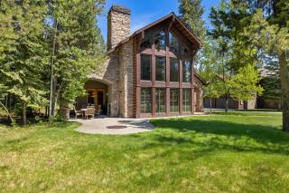 Pine Haven- Beautiful 3300 square foot home- sleeps 10- game room- hot tub- pets ok - McCall - 9