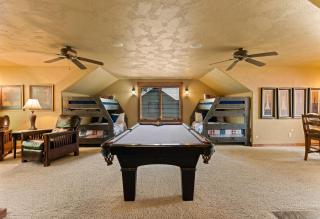 Pine Haven- Beautiful 3300 square foot home- sleeps 10- game room- hot tub- pets ok - 6