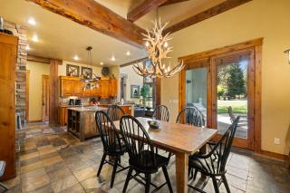 Pine Haven- Beautiful 3300 square foot home- sleeps 10- game room- hot tub- pets ok - McCall - 3