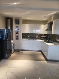 Luxury apartment central Lahore - Lahore - 7