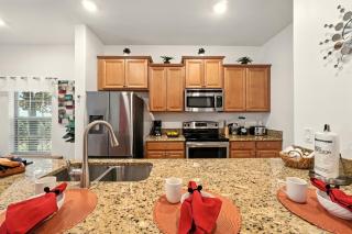 Vibrant 5BR Family Retreat in Storey Lake - 1