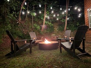 Take it Easy with hot tub and community pool - 8