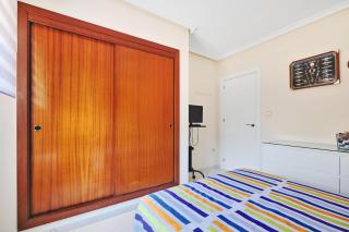 Apartamento 2 dormitorios garaje y piscina junto al mar - 1