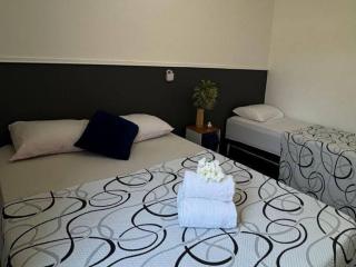 Casa com 2 Quartos, Ar e Wi-Fi – A 600m da Praia de Taperapuã, com Cozinha Equipada, Lavanderia, Sala com TV 50", Ideal para Famílias que Buscam Conforto, Privacidade e Ótima Localização em Porto Seguro - Porto Seguro - 3
