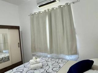 Casa com 2 Quartos, Ar e Wi-Fi – A 600m da Praia de Taperapuã, com Cozinha Equipada, Lavanderia, Sala com TV 50", Ideal para Famílias que Buscam Conforto, Privacidade e Ótima Localização em Porto Seguro - Porto Seguro - 2