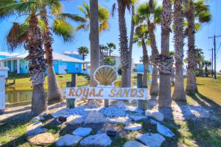Coconut Hut - Pet Friendly! Boardwalk to the Beach! - Pet Friendly! Boardwalk to the Beach! - Port Aransas - 4