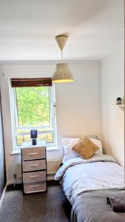 Horse view spacious 4BR Hse sleeps 8 Garden & driveway parking - Abbey Wood - 6